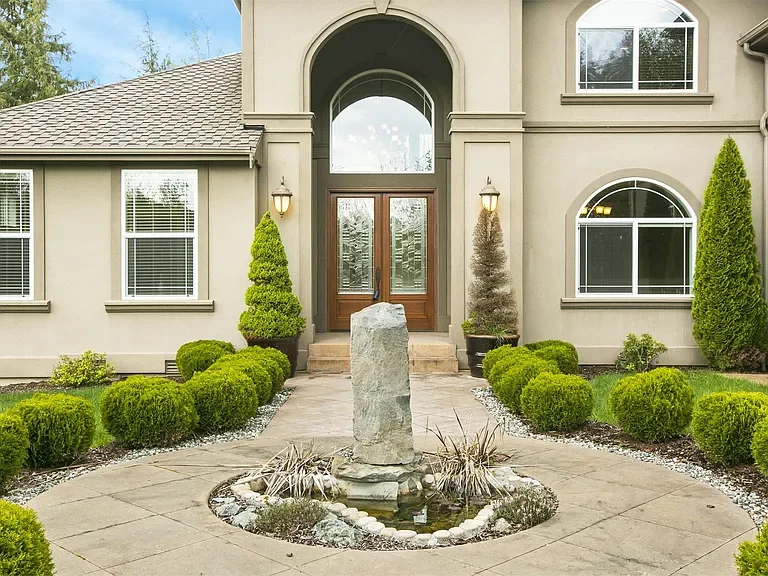 Custom new home construction with landscaping in Seattle