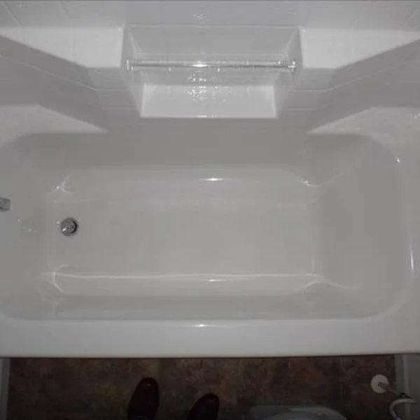 The bright and clean bathtub is a standard feature in our ADUs, manufactured homes, and park model homes.